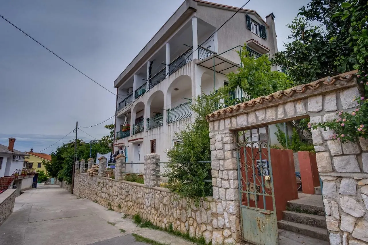 מאלי לוסיניי Kon-Tiki Apartments מאלי לוסיניי