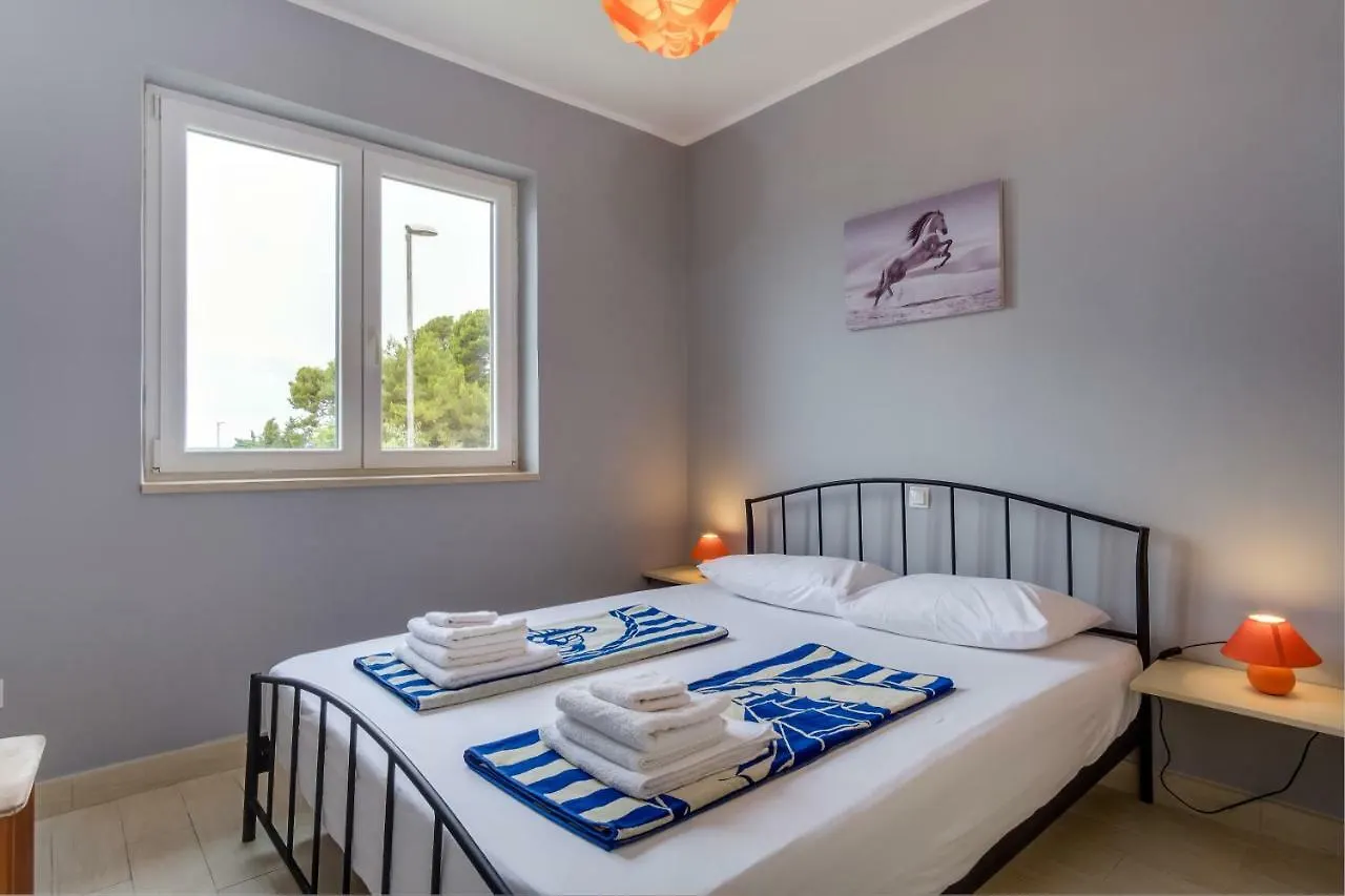 מאלי לוסיניי Kon-Tiki Apartments 0*, מאלי לוסיניי קרואטיה