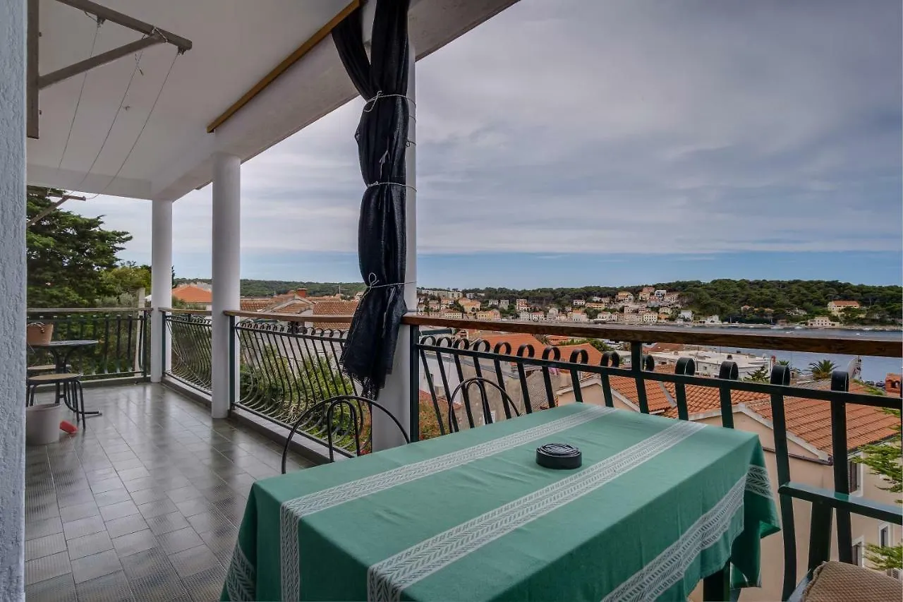 מאלי לוסיניי Kon-Tiki Apartments מאלי לוסיניי