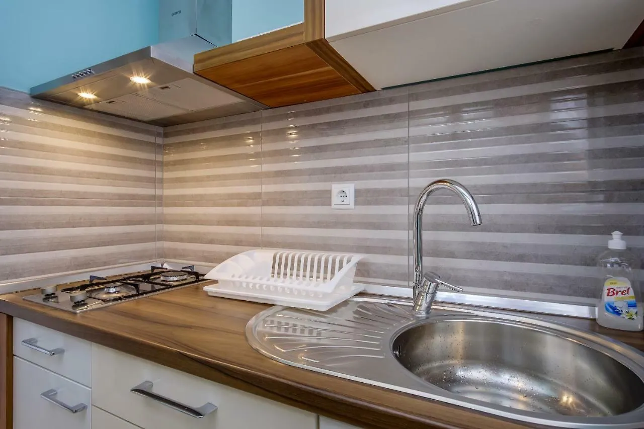 מאלי לוסיניי Kon-Tiki Apartments