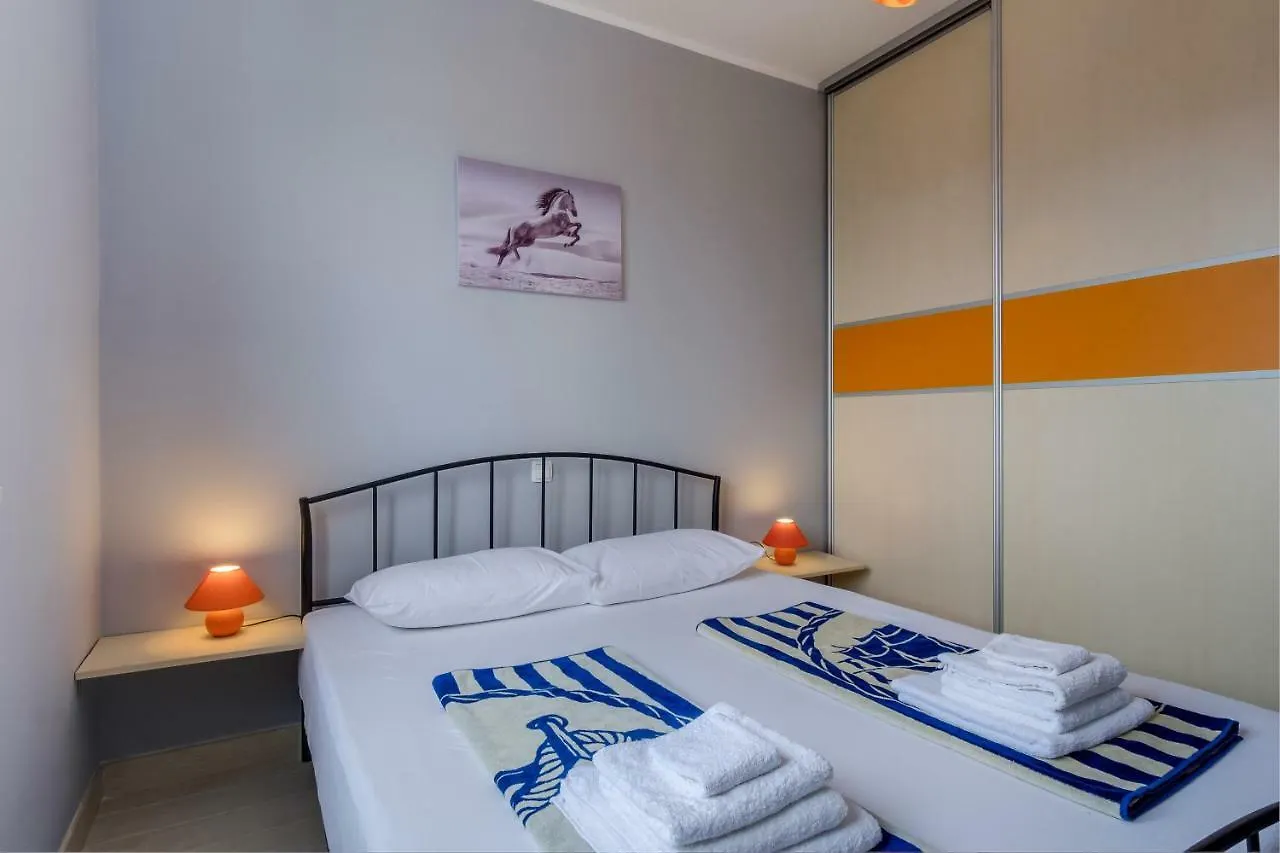 מאלי לוסיניי Kon-Tiki Apartments 0*, מאלי לוסיניי קרואטיה