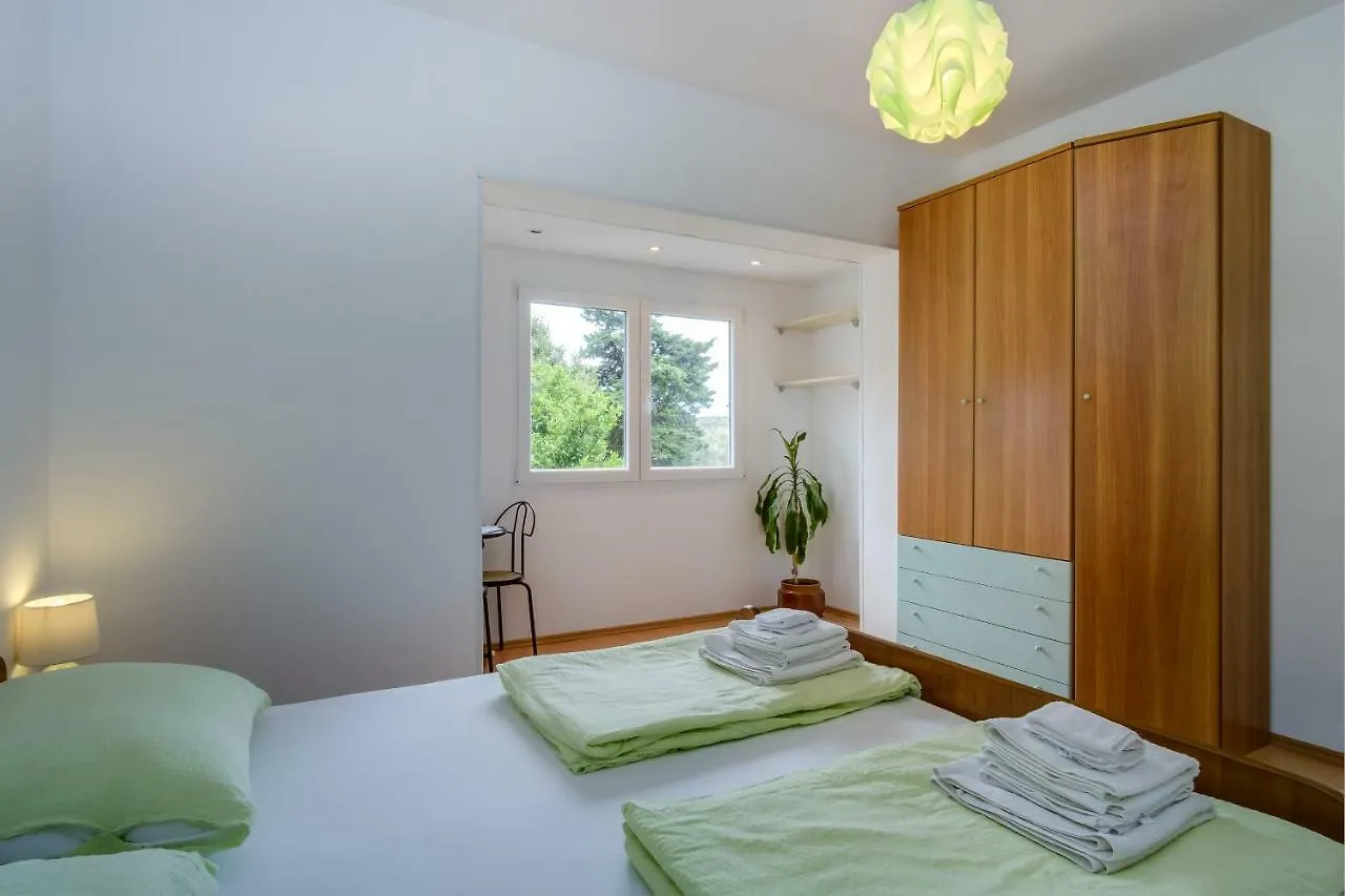 Kon-Tiki Apartments Mali Lošinj Croacia